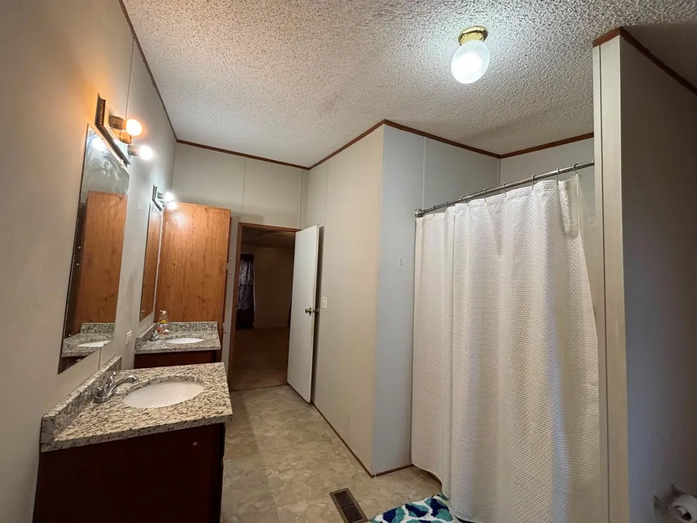 560 S View Street Lytle, TX 78052