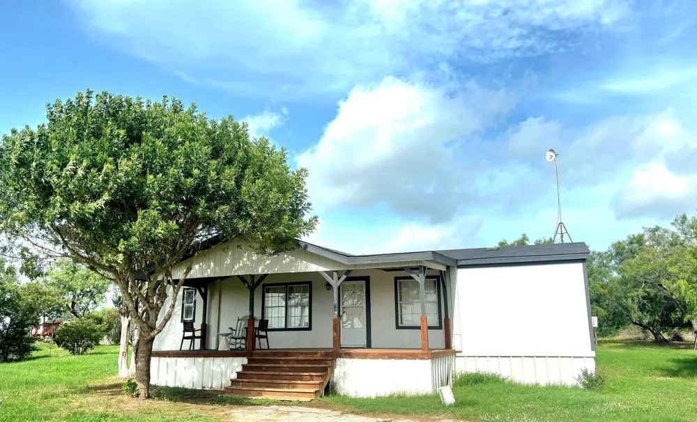 560 S View Street Lytle, TX 78052