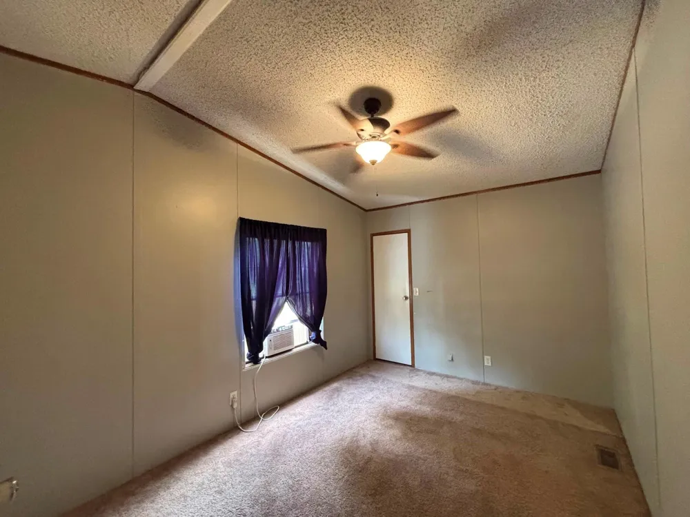 560 S View Street Lytle, TX 78052