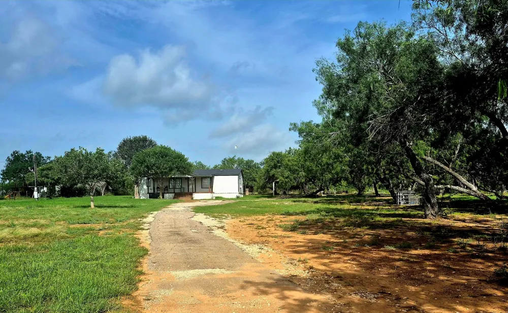 560 S View Street Lytle, TX 78052