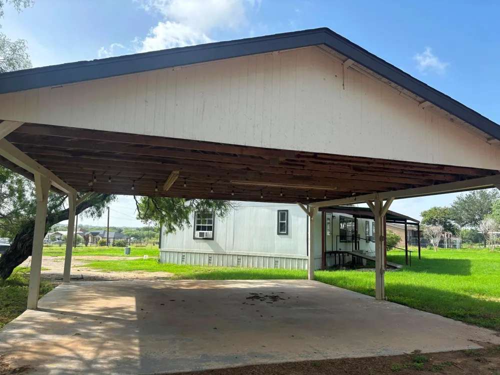 560 S View Street Lytle, TX 78052