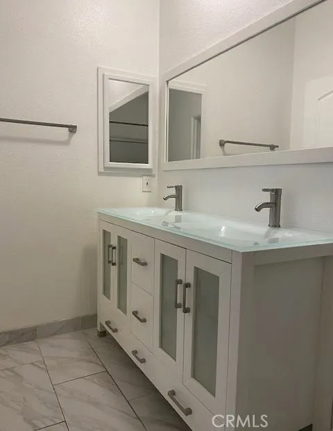 3284 Barham #304 Los Angeles, CA 90068