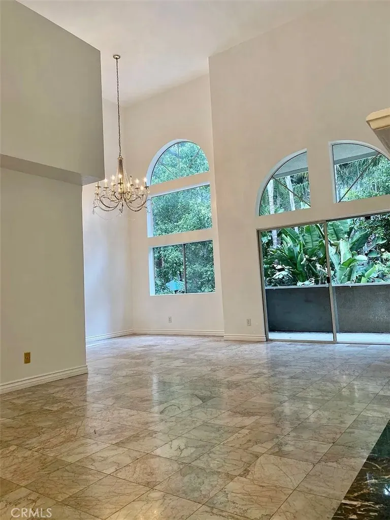 3284 Barham #304 Los Angeles, CA 90068