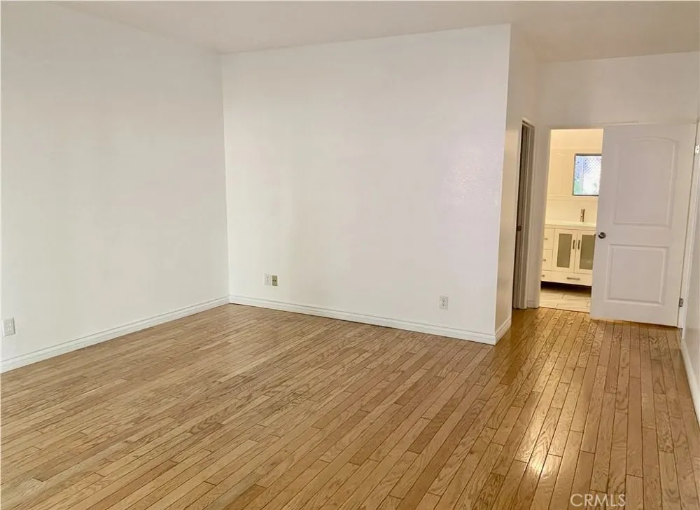 3284 Barham #304 Los Angeles, CA 90068