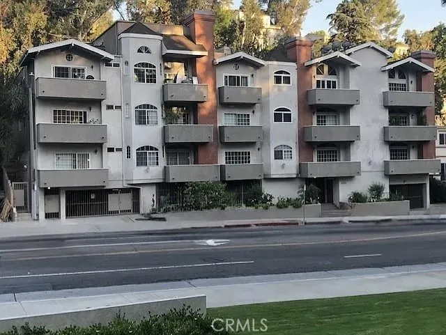 3284 Barham #304 Los Angeles, CA 90068