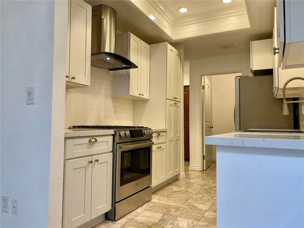 3284 Barham #304 Los Angeles, CA 90068