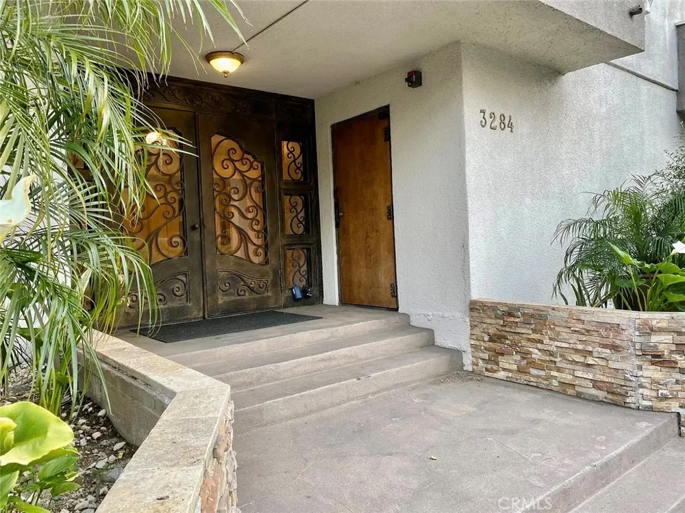 3284 Barham #304 Los Angeles, CA 90068