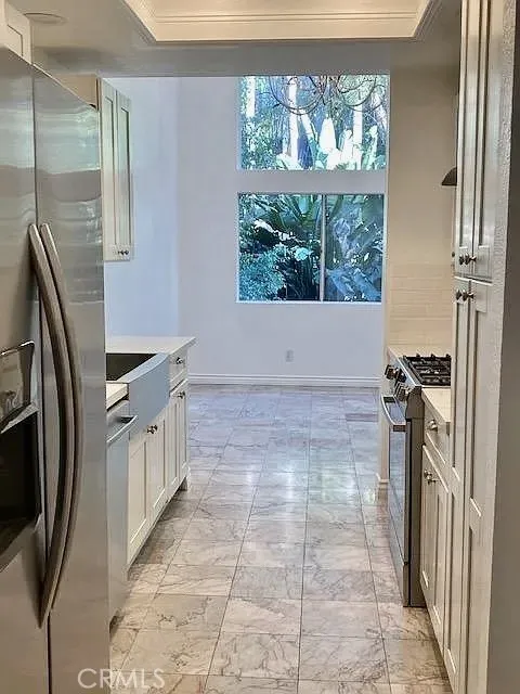 3284 Barham #304 Los Angeles, CA 90068