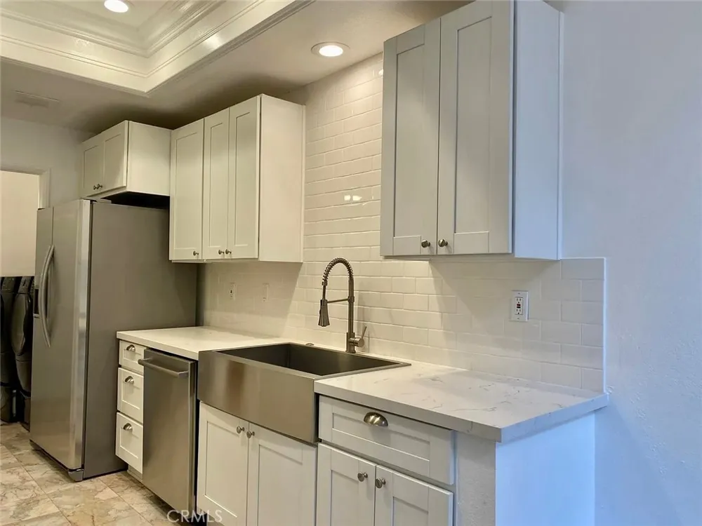 3284 Barham #304 Los Angeles, CA 90068