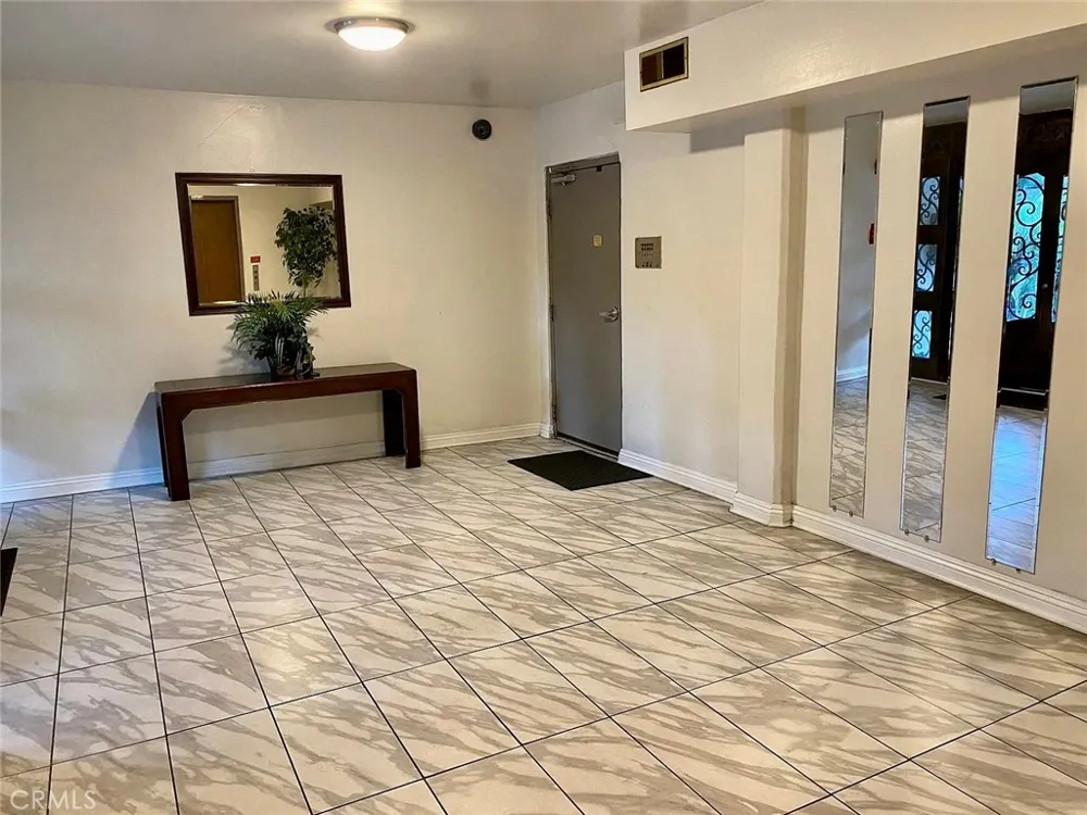 3284 Barham #304 Los Angeles, CA 90068