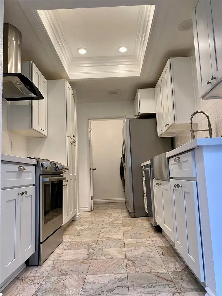 3284 Barham #304 Los Angeles, CA 90068