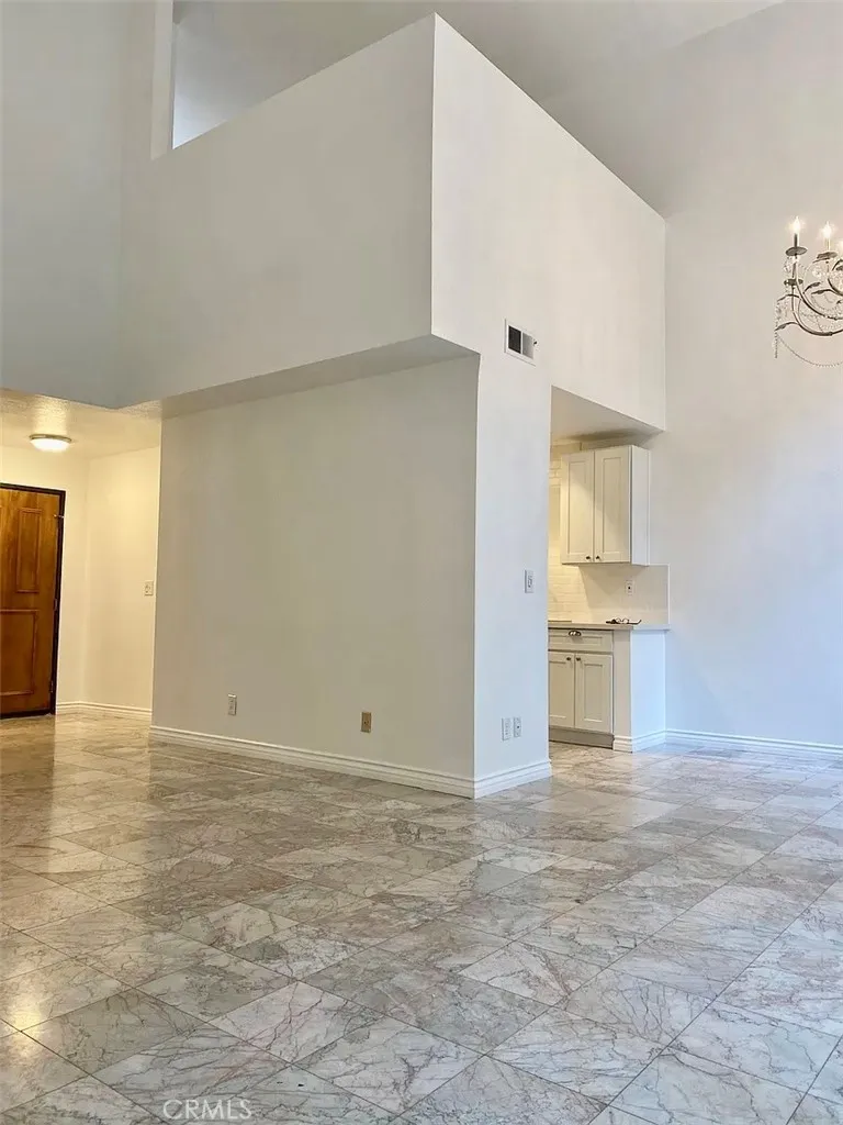 3284 Barham #304 Los Angeles, CA 90068