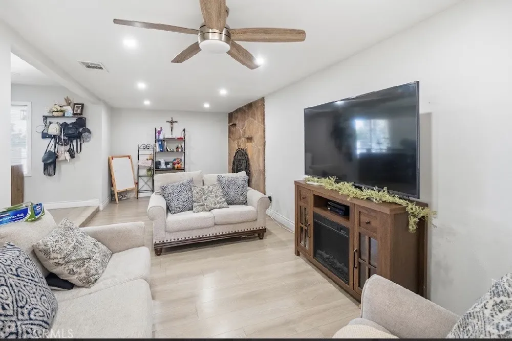 9444 Cedar Bloomington, CA 92316