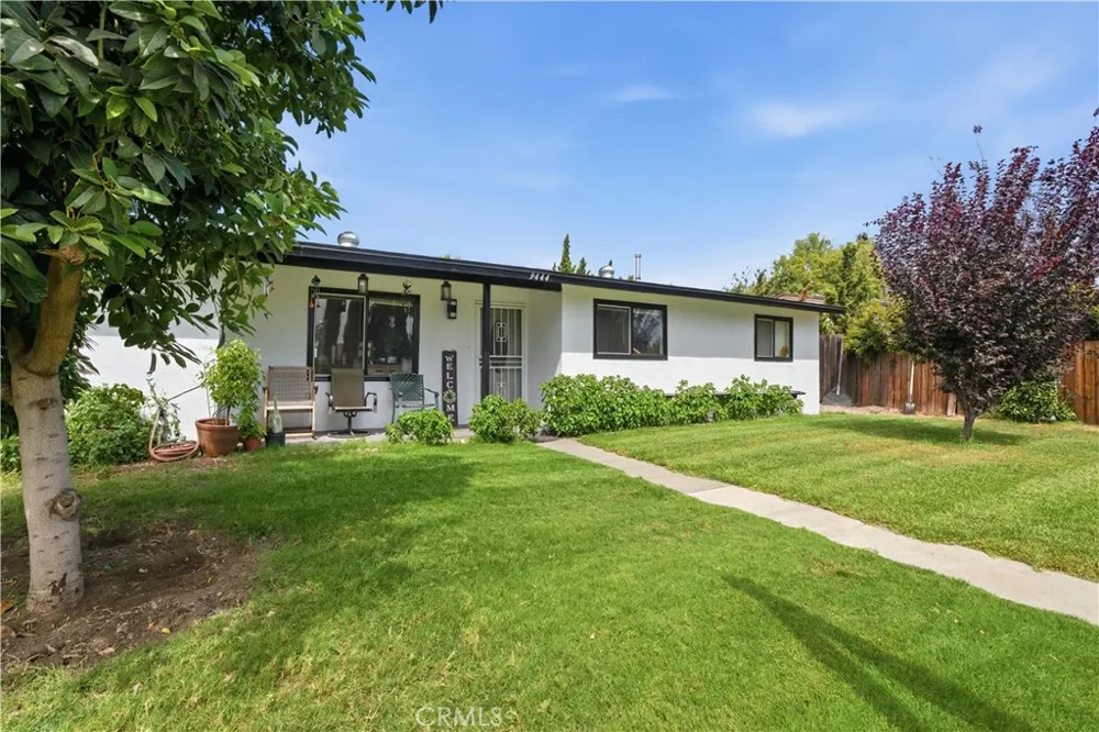 9444 Cedar Bloomington, CA 92316