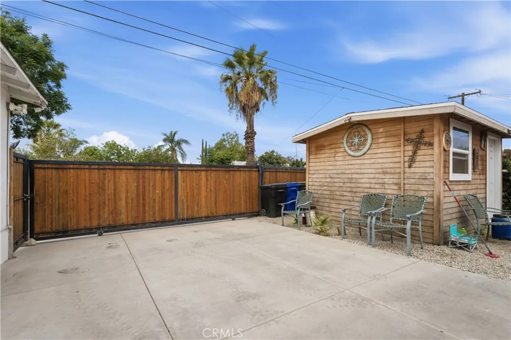 9444 Cedar Bloomington, CA 92316