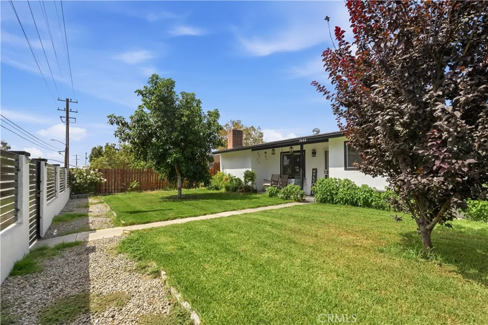 9444 Cedar Bloomington, CA 92316