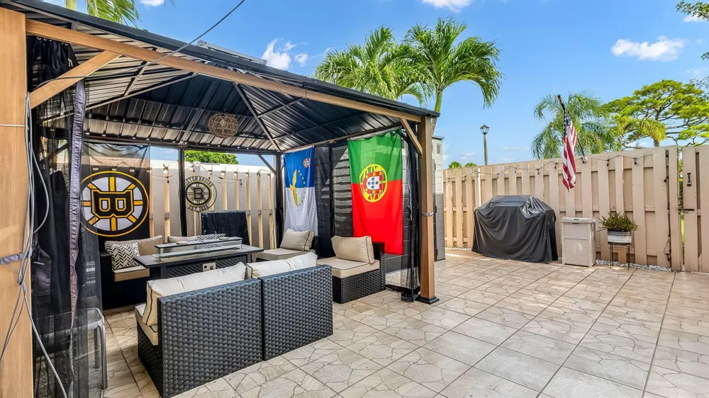 4005 VILLAGE DRIVE #A Delray Beach, FL 33445