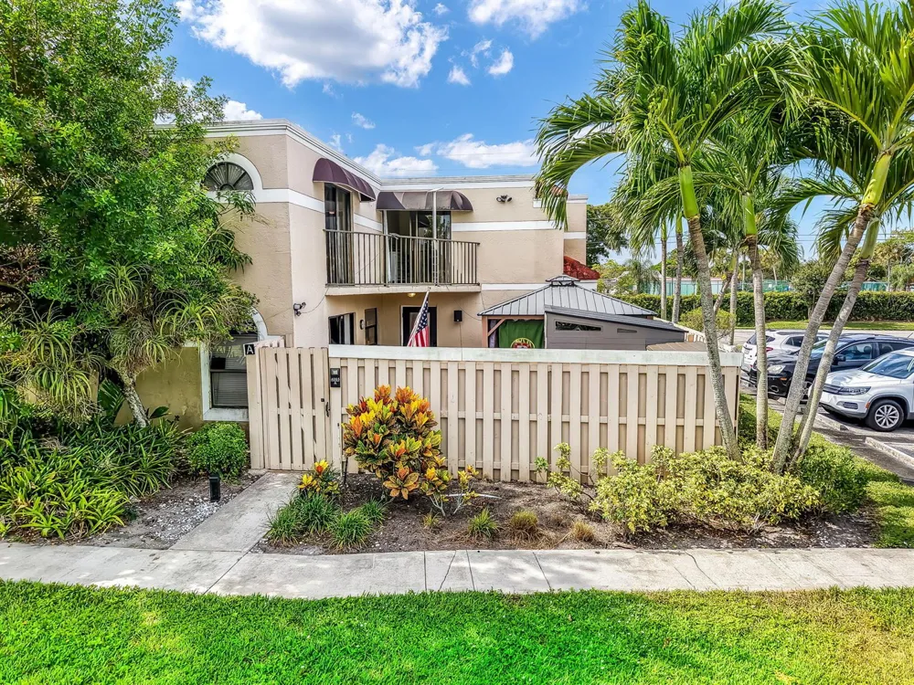 4005 VILLAGE DRIVE #A Delray Beach, FL 33445