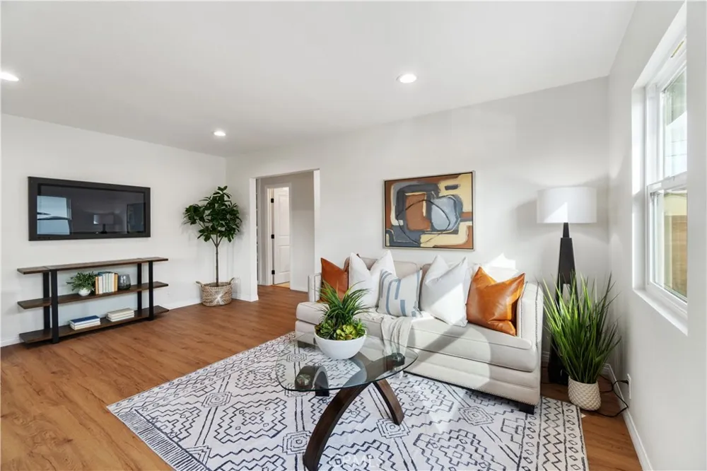 209 E Mayfair Orange, CA 92867