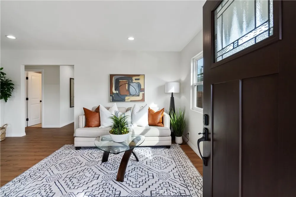 209 E Mayfair Orange, CA 92867