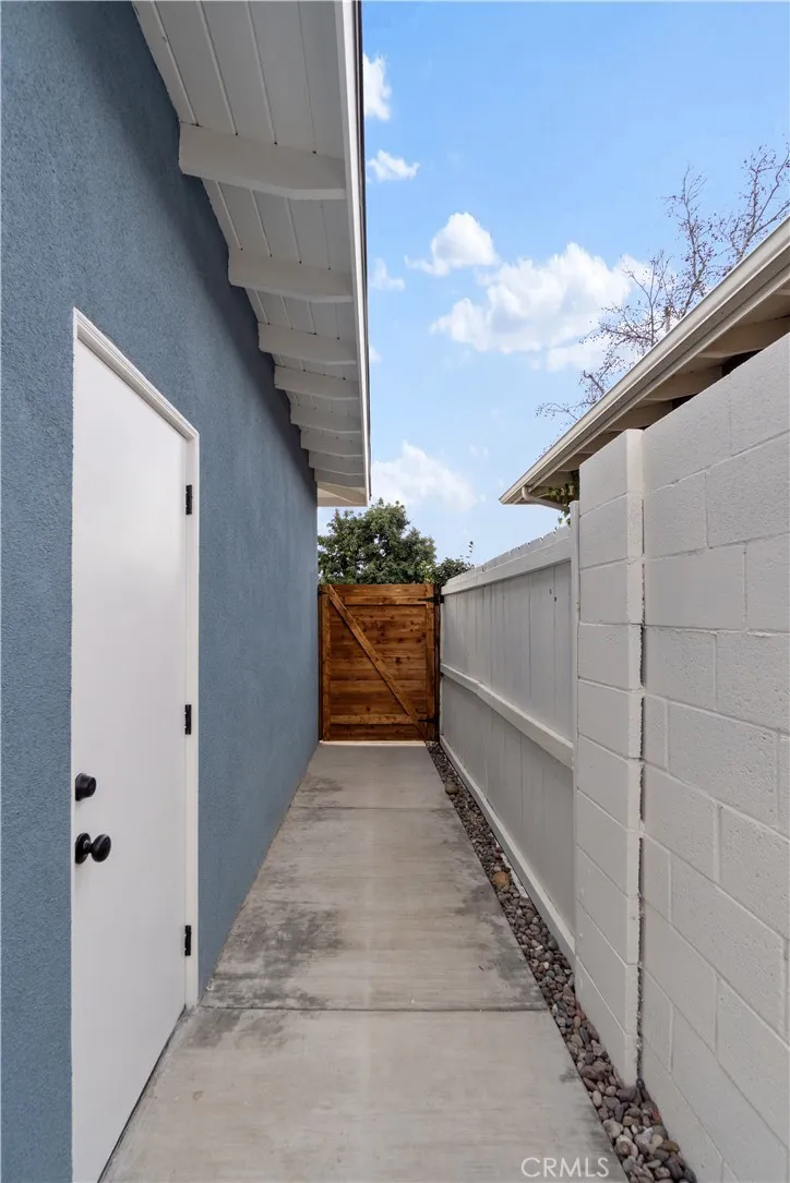 209 E Mayfair Orange, CA 92867