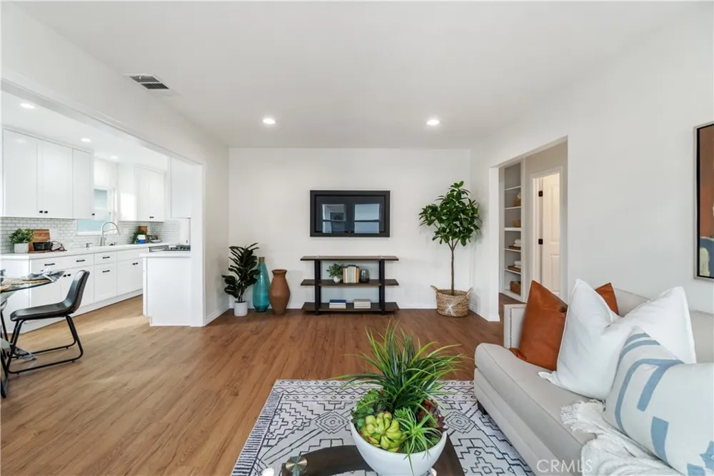 209 E Mayfair Orange, CA 92867