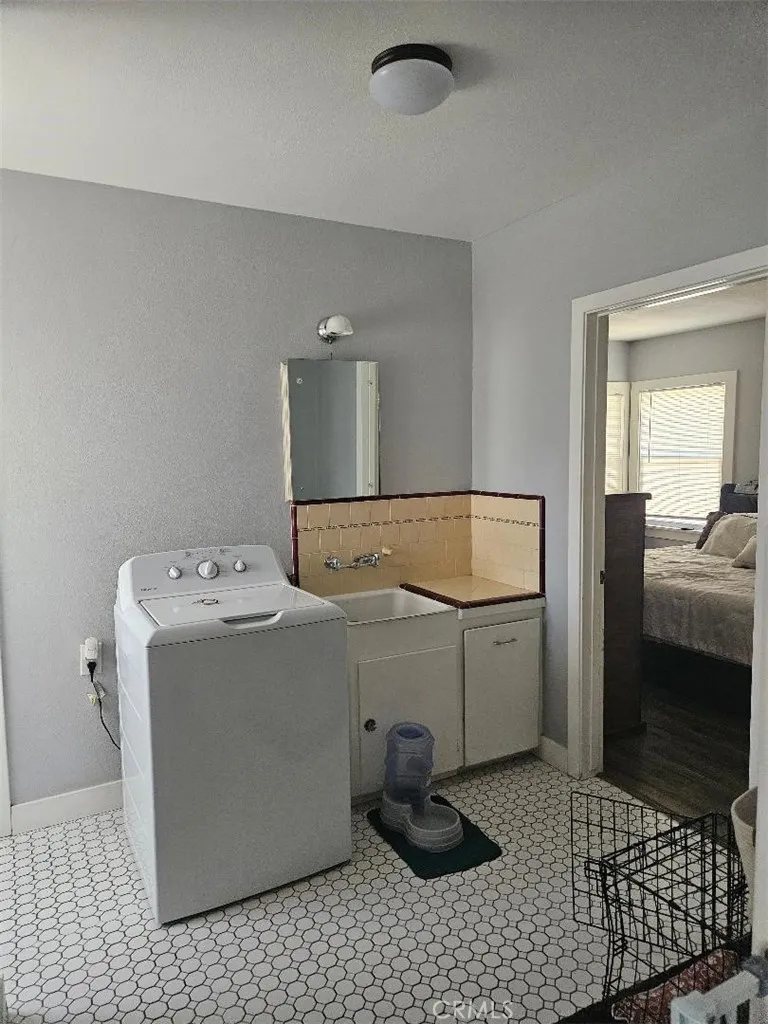 3928 Mckenzie Riverside, CA 92503