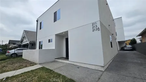 211 W 43rd