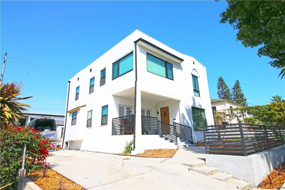 1833 19th Santa Monica, CA 90404