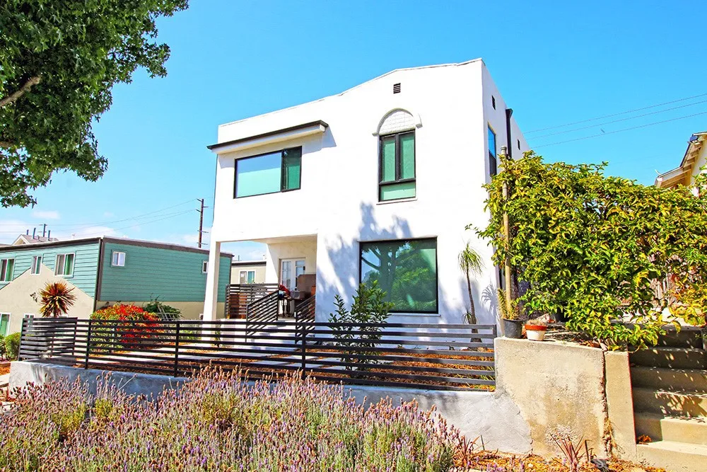 1833 19th Santa Monica, CA 90404