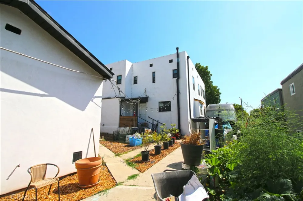 1833 19th Santa Monica, CA 90404