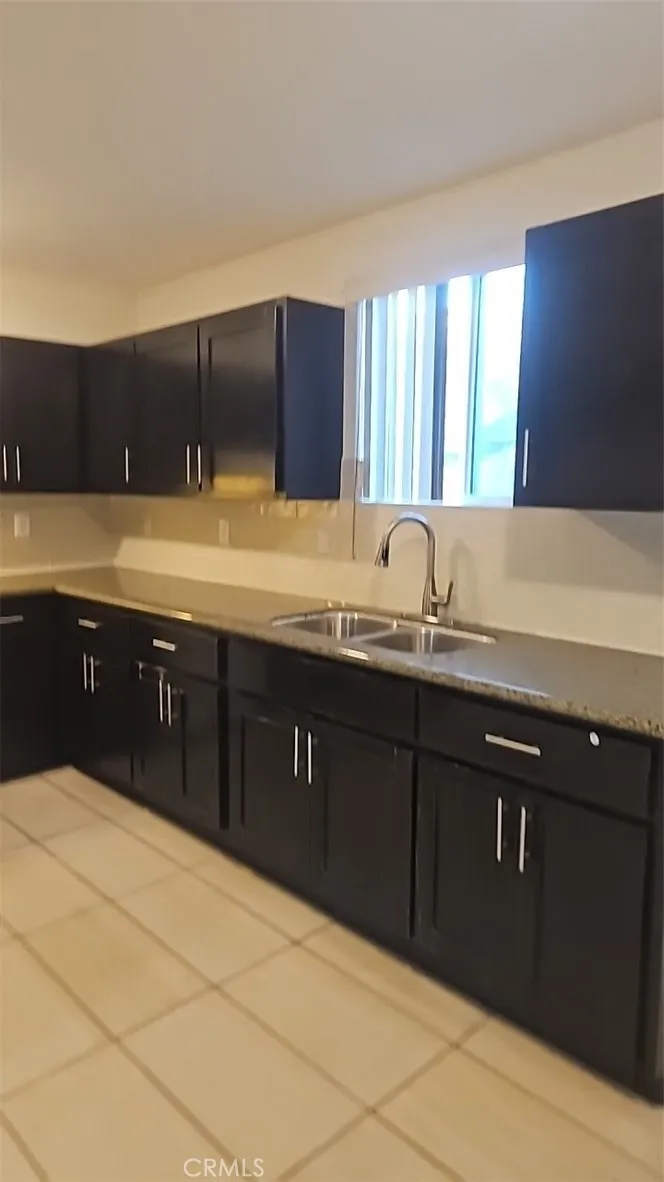 812 E 76th Los Angeles, CA 90001