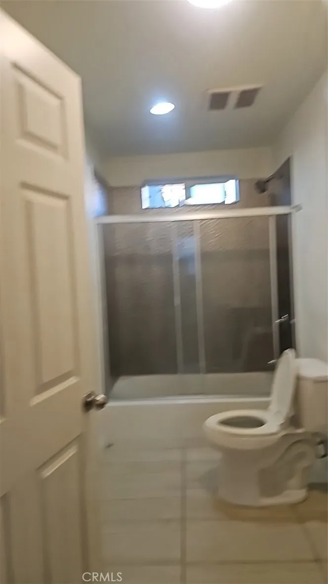 812 E 76th Los Angeles, CA 90001