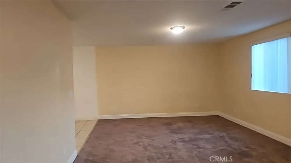 812 E 76th Los Angeles, CA 90001