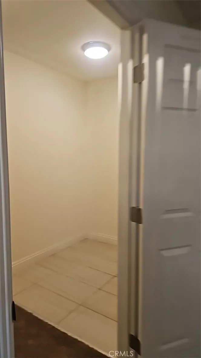812 E 76th Los Angeles, CA 90001