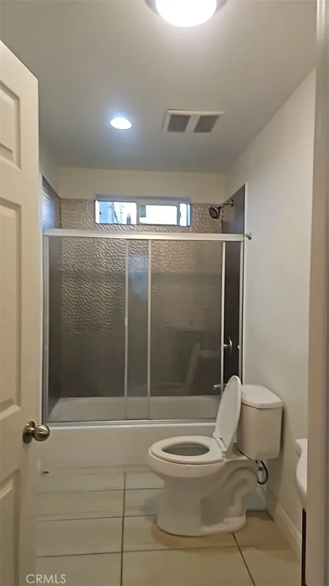 812 E 76th Los Angeles, CA 90001