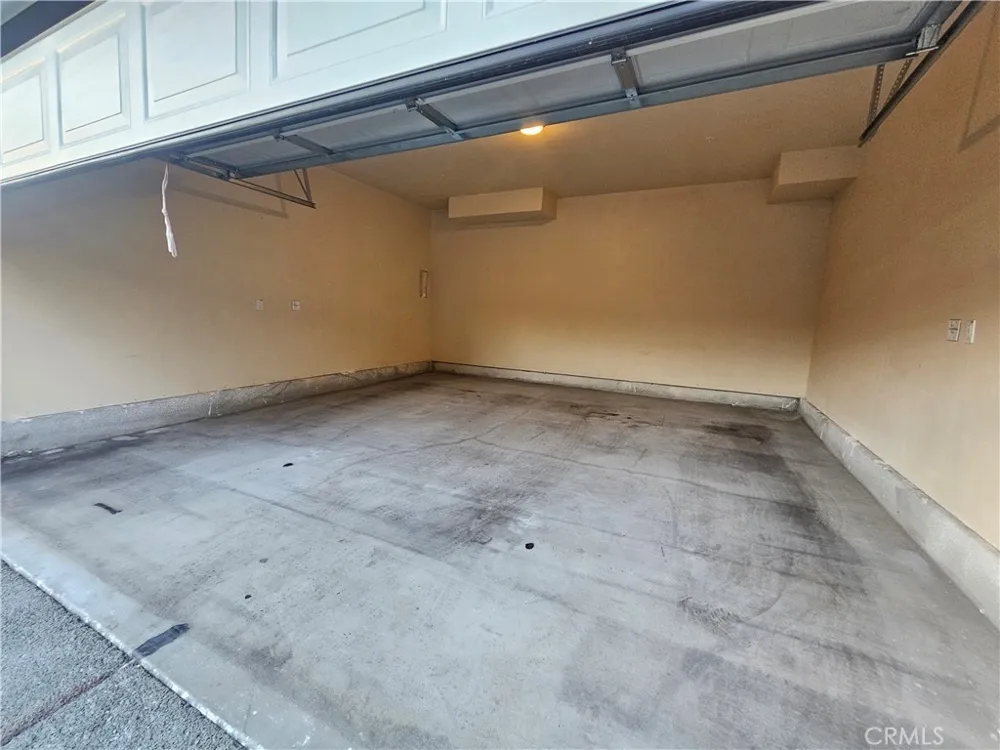 812 E 76th Los Angeles, CA 90001