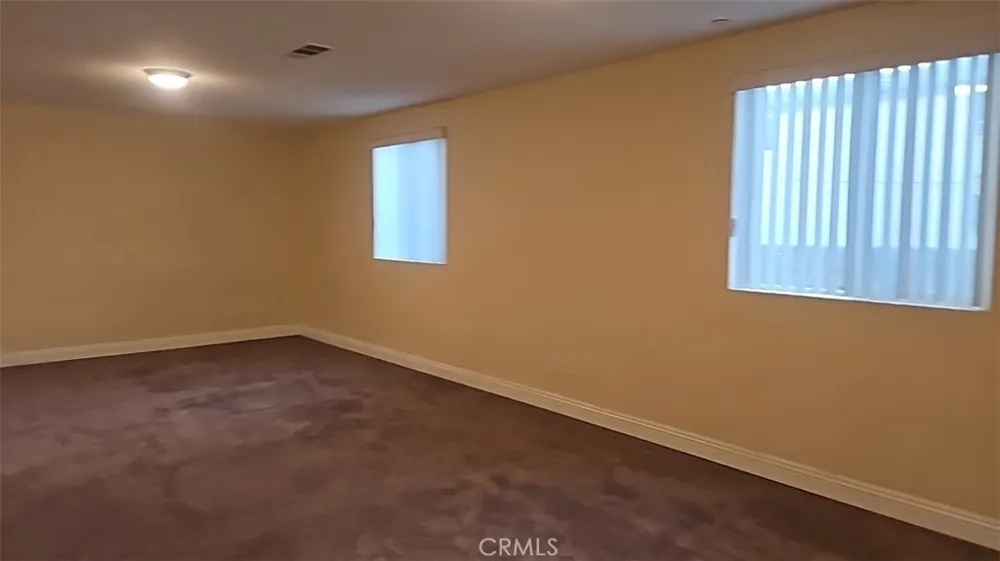 812 E 76th Los Angeles, CA 90001