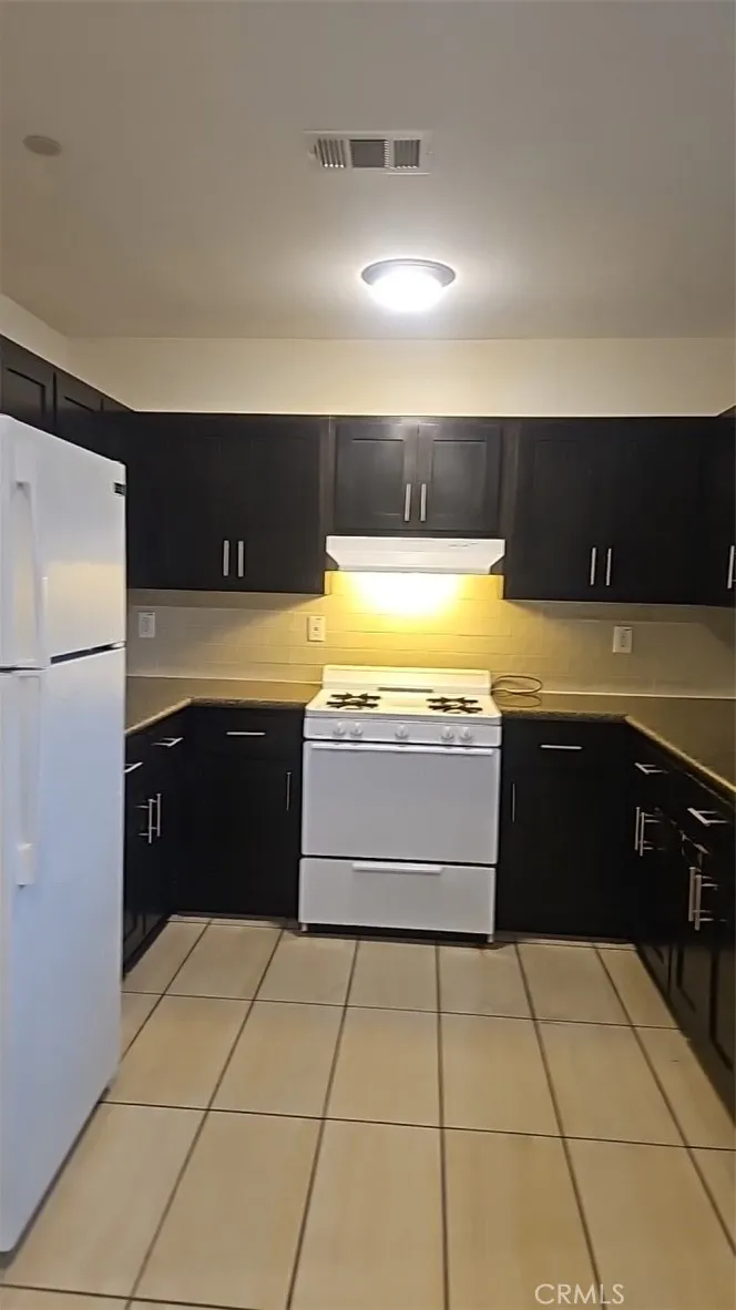 812 E 76th Los Angeles, CA 90001