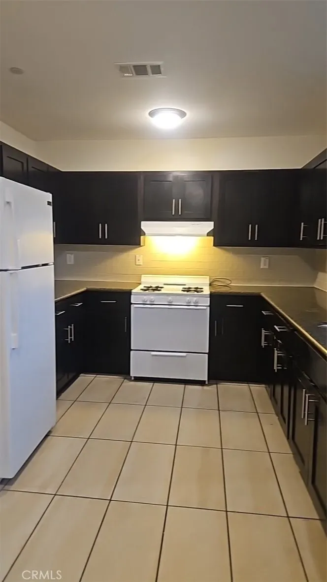 812 E 76th Los Angeles, CA 90001