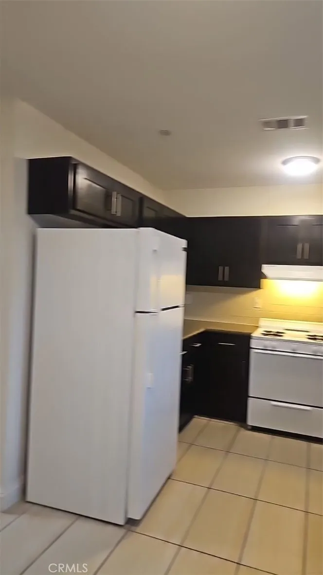 812 E 76th Los Angeles, CA 90001
