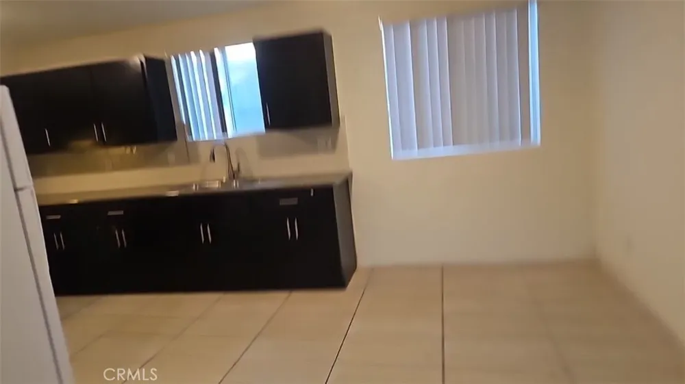 812 E 76th Los Angeles, CA 90001