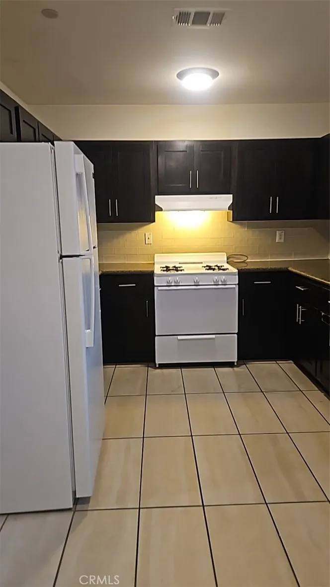 812 E 76th Los Angeles, CA 90001