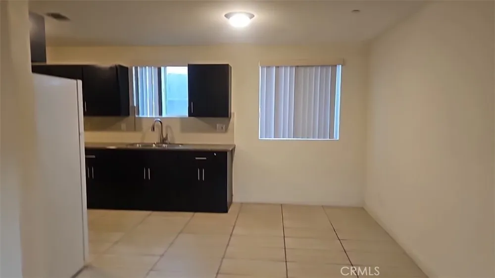 812 E 76th Los Angeles, CA 90001