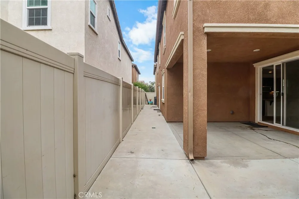 5919 Silveira Eastvale, CA 92880