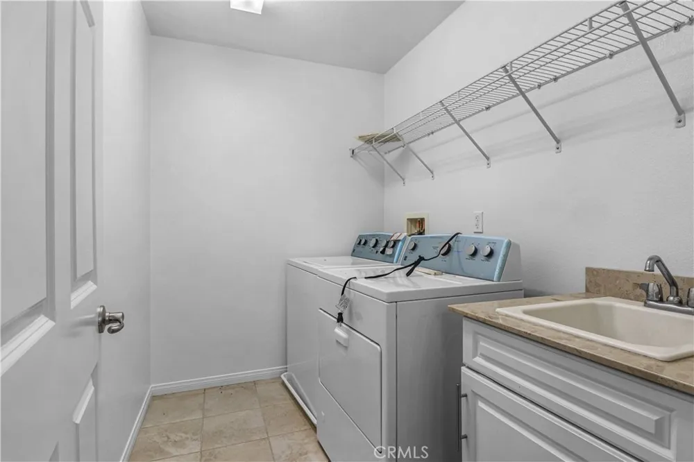5919 Silveira Eastvale, CA 92880