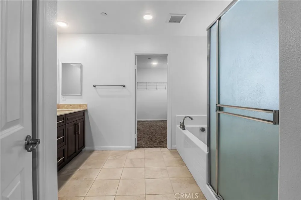 5919 Silveira Eastvale, CA 92880