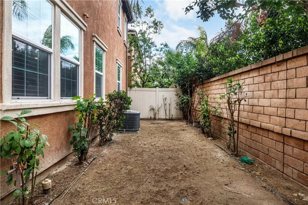 5919 Silveira Eastvale, CA 92880