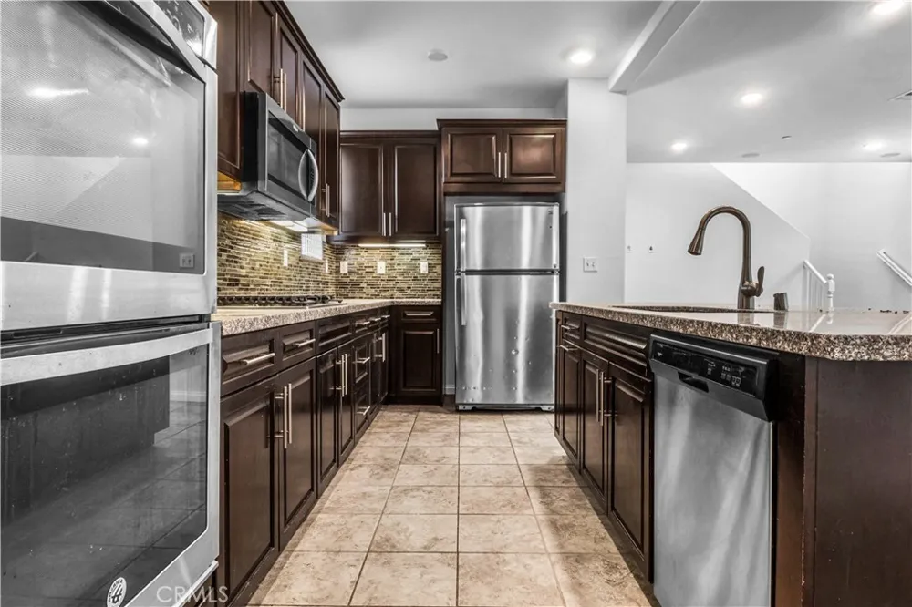 5919 Silveira Eastvale, CA 92880
