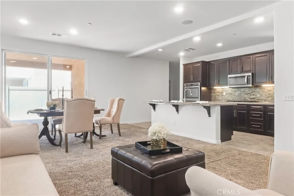 5919 Silveira Eastvale, CA 92880